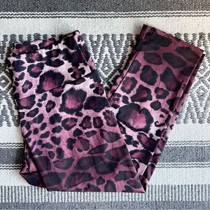 Onzie Capri Leggings Pink Leopard EUC